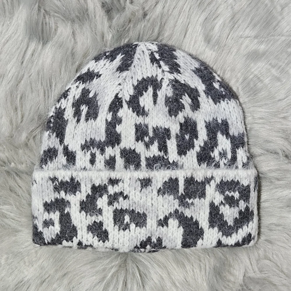American Eagle Beanie Hat Silver Shadow Leopard Print Knit Cuffed Fall Winter
